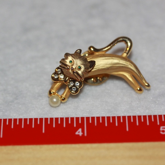 Cute Gold Tone Cat Tack Pin Faux Pearl - Picture 2 of 3